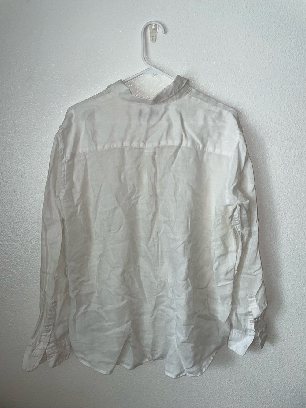 Lightweight White Linen Button-Up Shirt for Women - Picture 2 of 3
